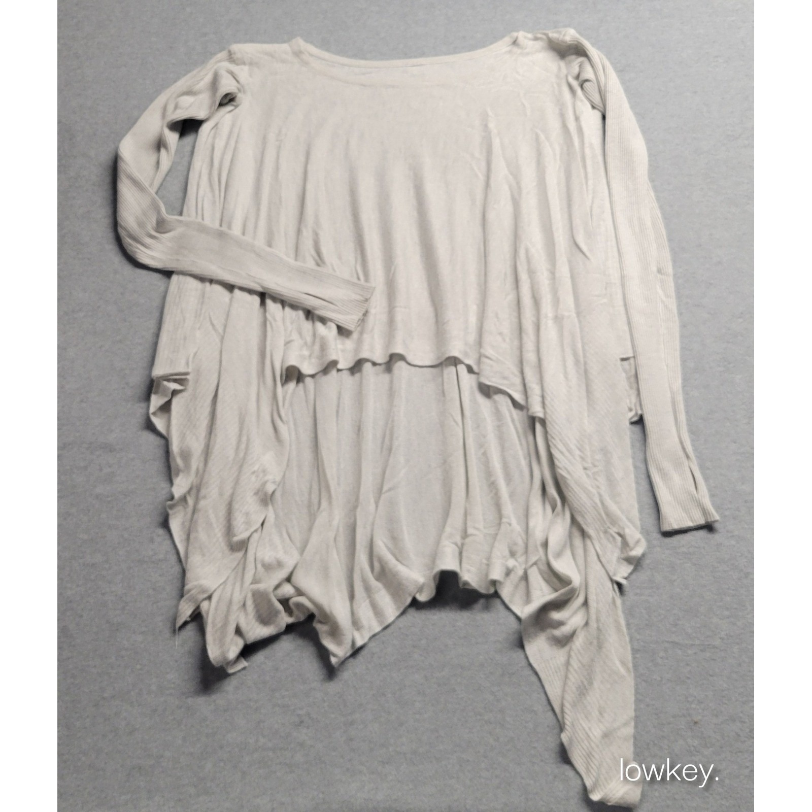 Lululemon Enlightened Pullover Gray High Low Long Sleeve Thumbhole Scoop Neck